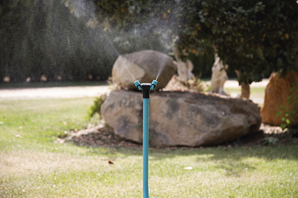 Cofan – Torre de Nebulización de Jardín | 2 Boquillas Ajustables | Altura 79 cm | Riego Refrescante para Exteriores