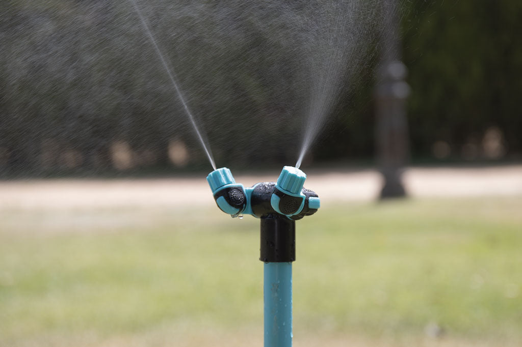 Cofan – Torre de Nebulización de Jardín | 2 Boquillas Ajustables | Altura 79 cm | Riego Refrescante para Exteriores