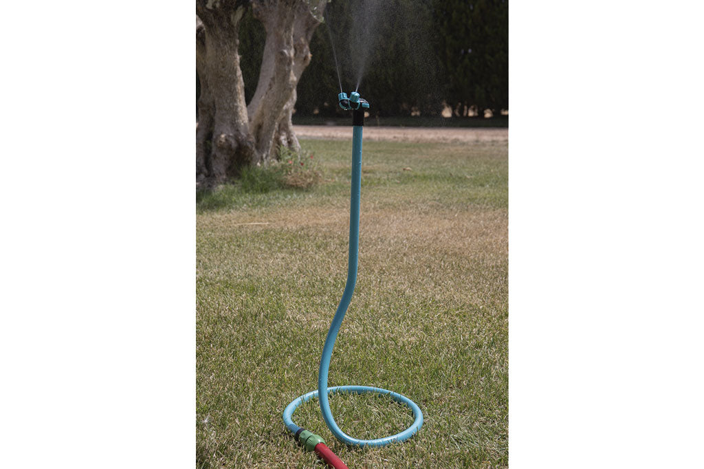 Cofan – Torre de Nebulización de Jardín | 2 Boquillas Ajustables | Altura 79 cm | Riego Refrescante para Exteriores